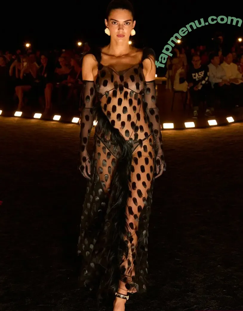 Kendall Jenner nude photo #5576 (KendallJenner)