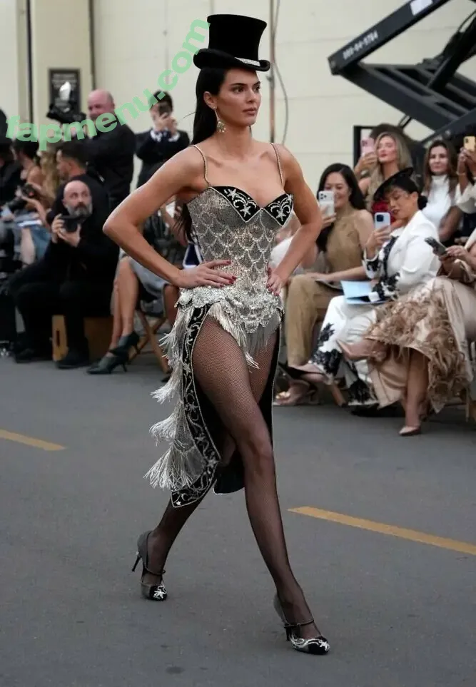 Kendall Jenner nude photo #5582 (KendallJenner)