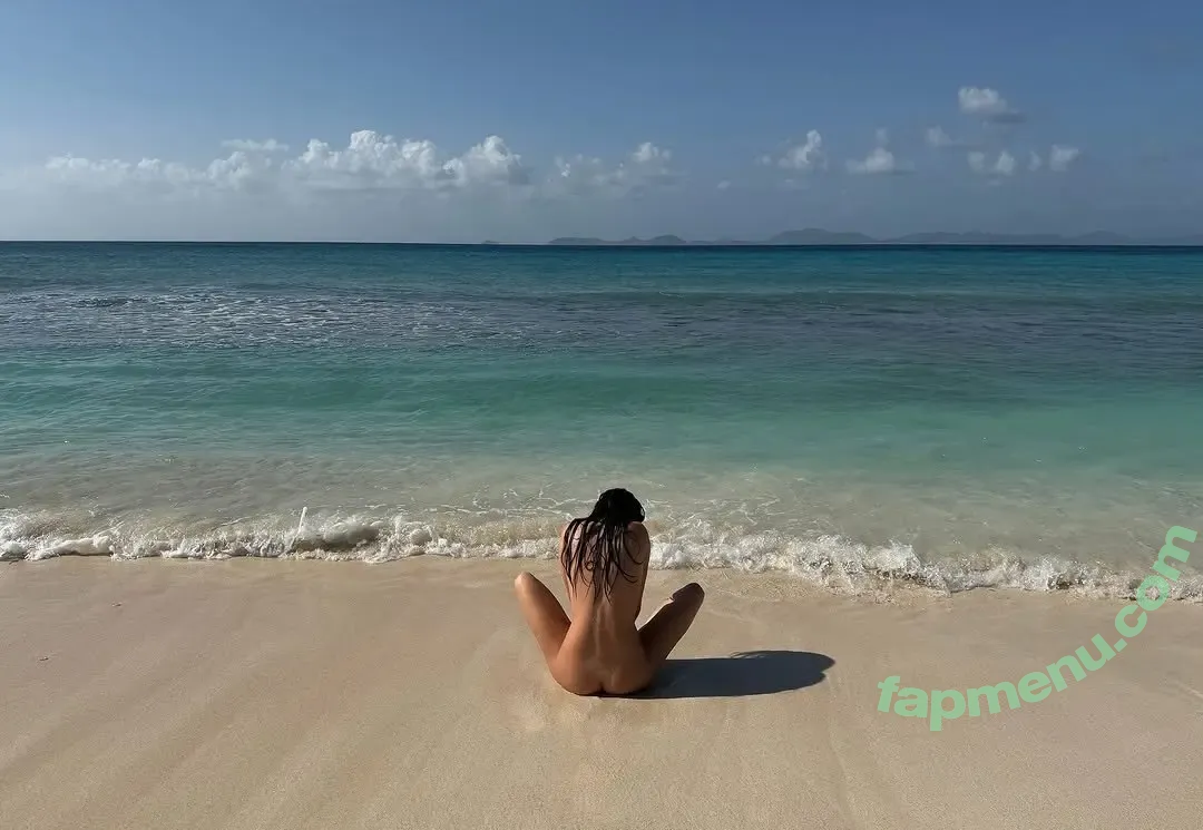Kendall Jenner nude photo #5598 (KendallJenner)