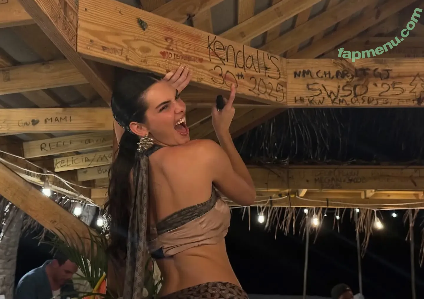 Kendall Jenner nude photo #5600 (KendallJenner)