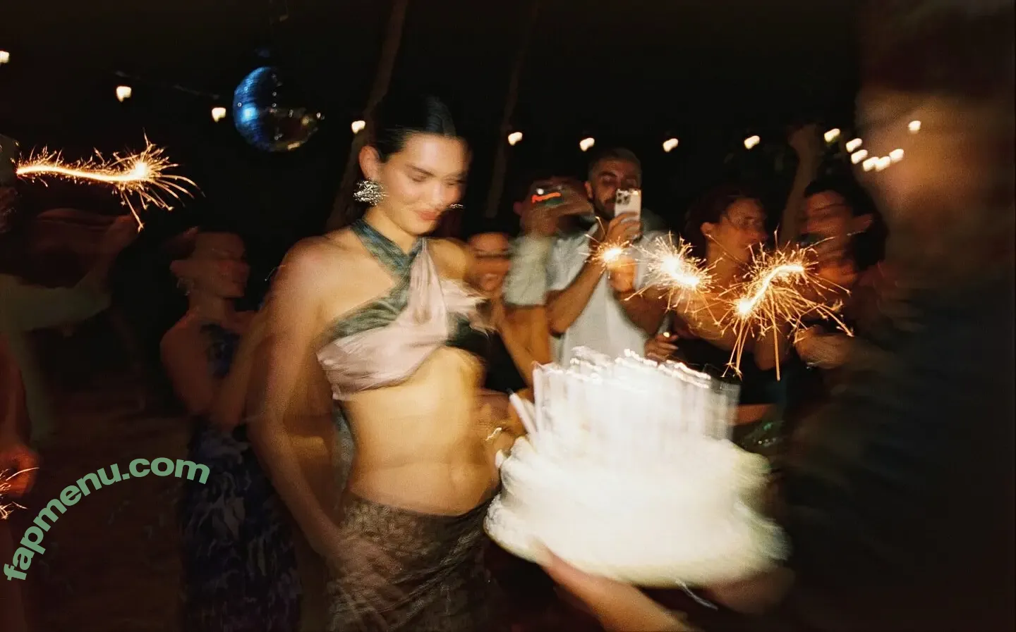 Kendall Jenner nude photo #5673 (KendallJenner)