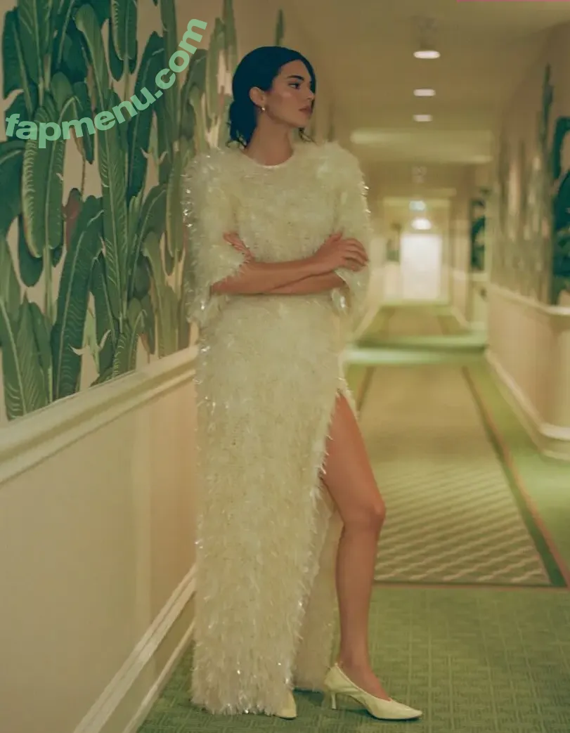 Kendall Jenner nude photo #5696 (KendallJenner)