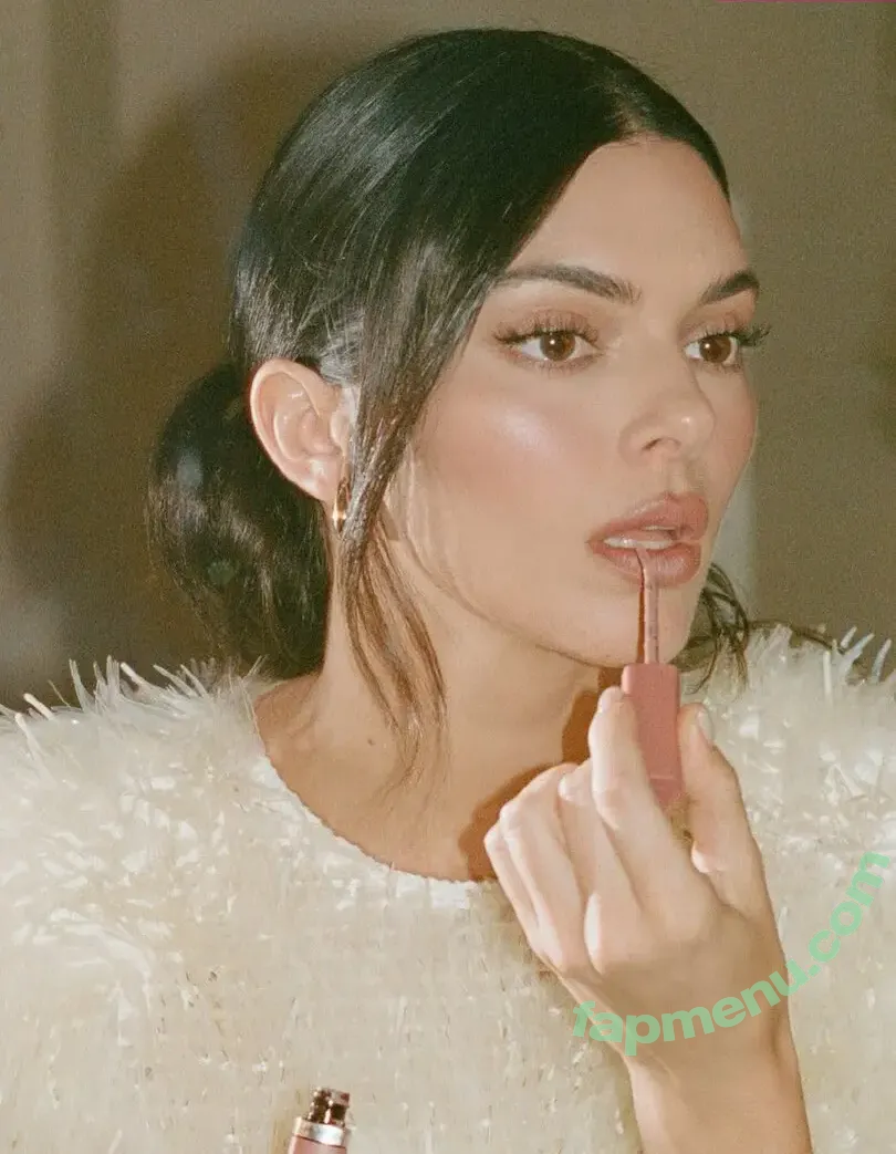 Kendall Jenner nude photo #5697 (KendallJenner)