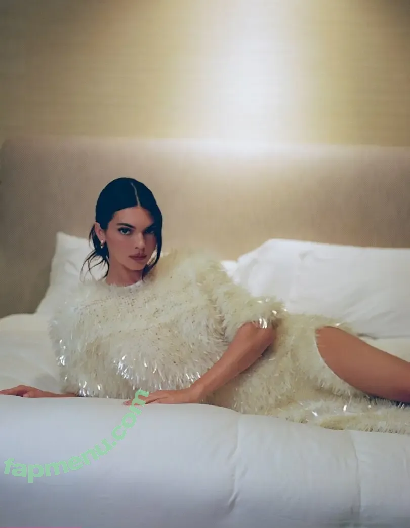 Kendall Jenner nude photo #5698 (KendallJenner)