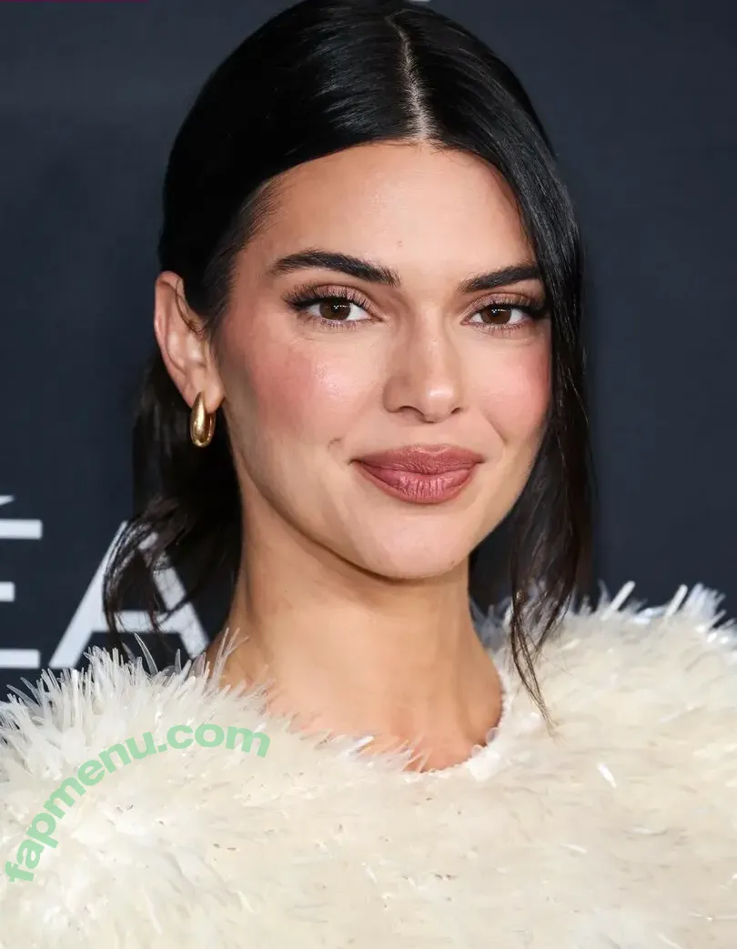 Kendall Jenner nude photo #5700 (KendallJenner)