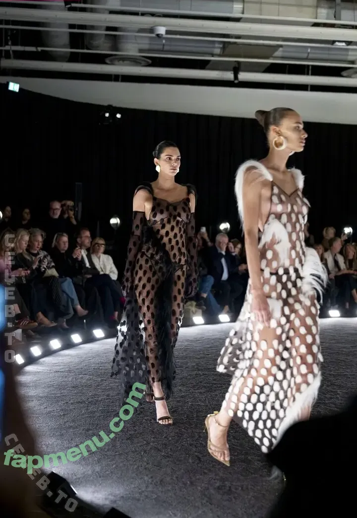 Kendall Jenner nude photo #5737 (KendallJenner)