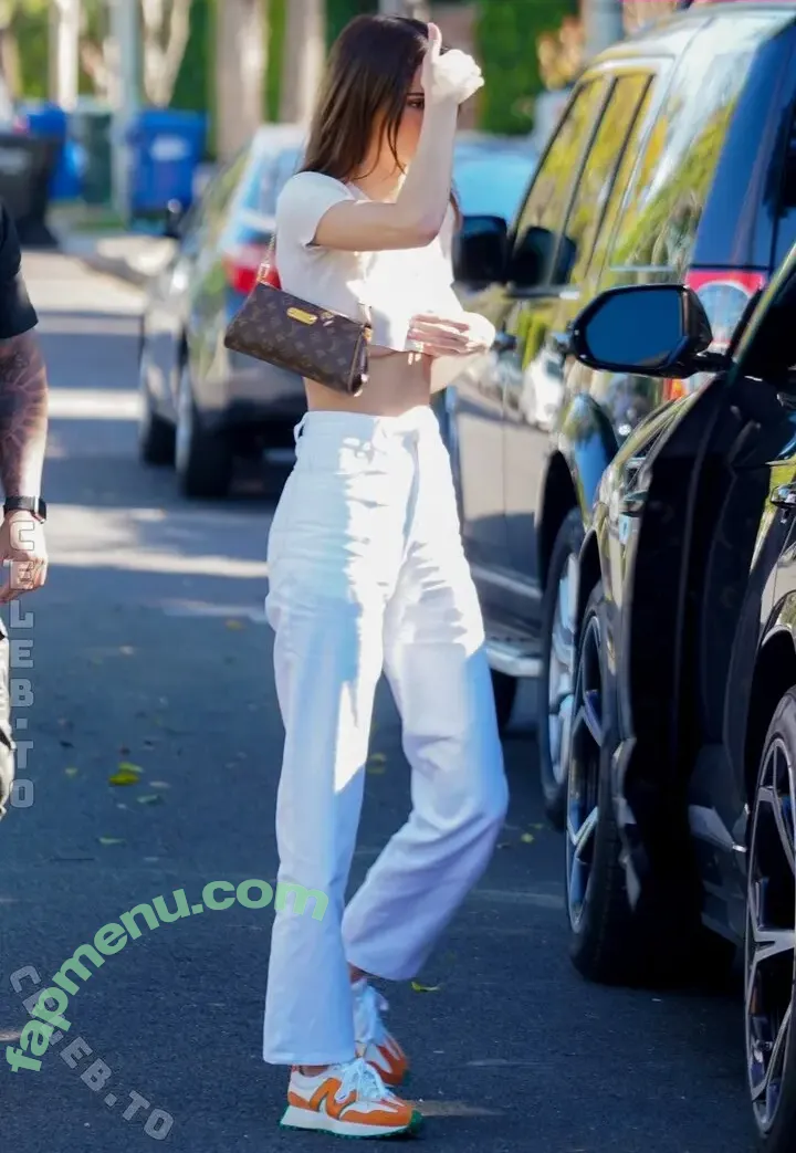 Kendall Jenner nude photo #5749 (KendallJenner)