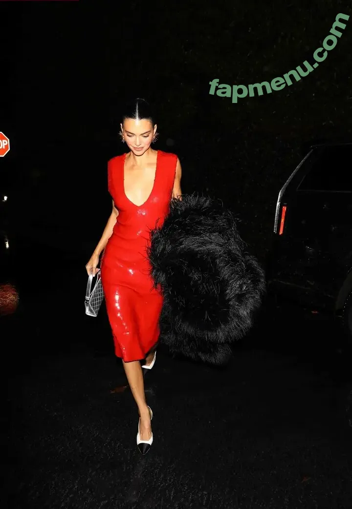 Kendall Jenner nude photo #5805 (KendallJenner)