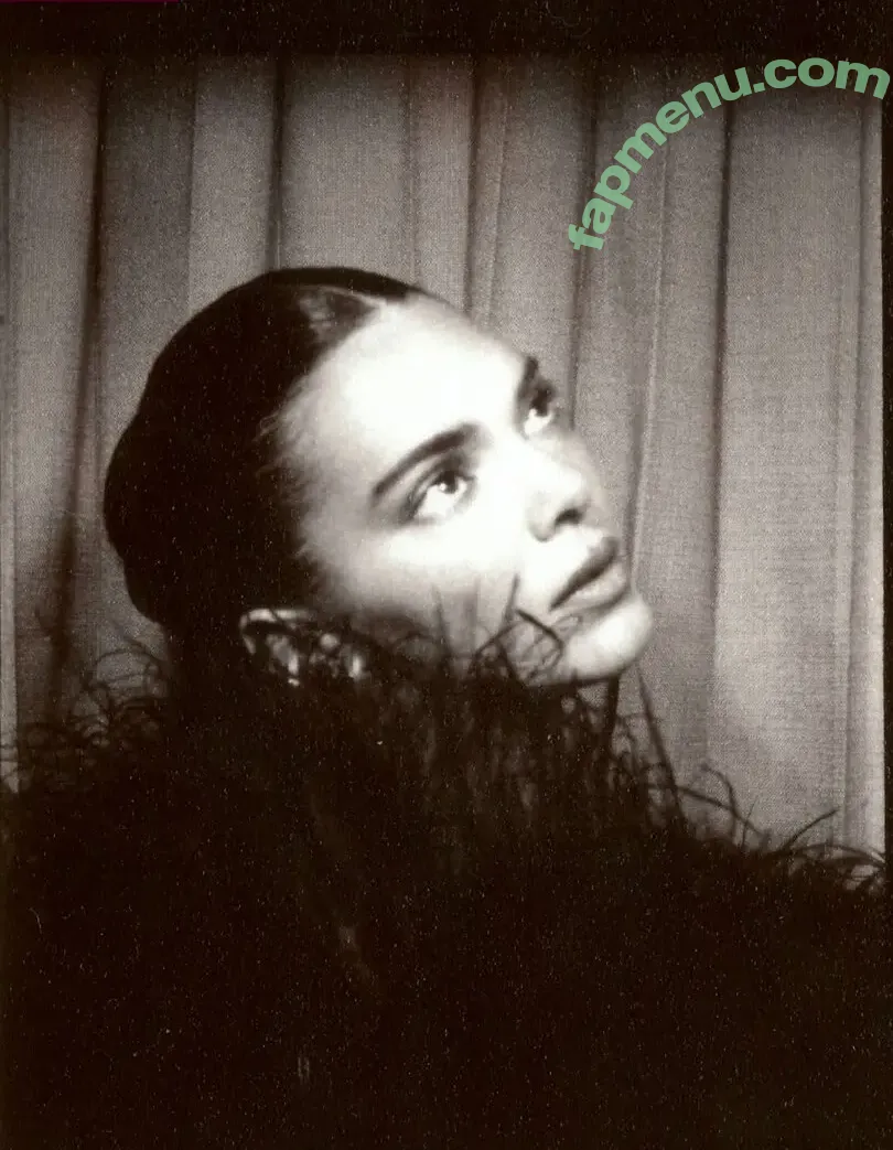 Kendall Jenner nude photo #5809 (KendallJenner)