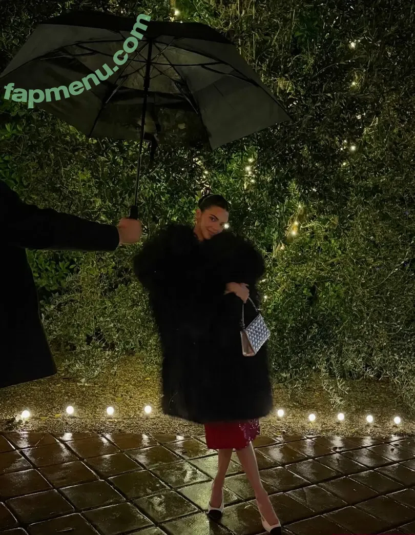 Kendall Jenner nude photo #5810 (KendallJenner)