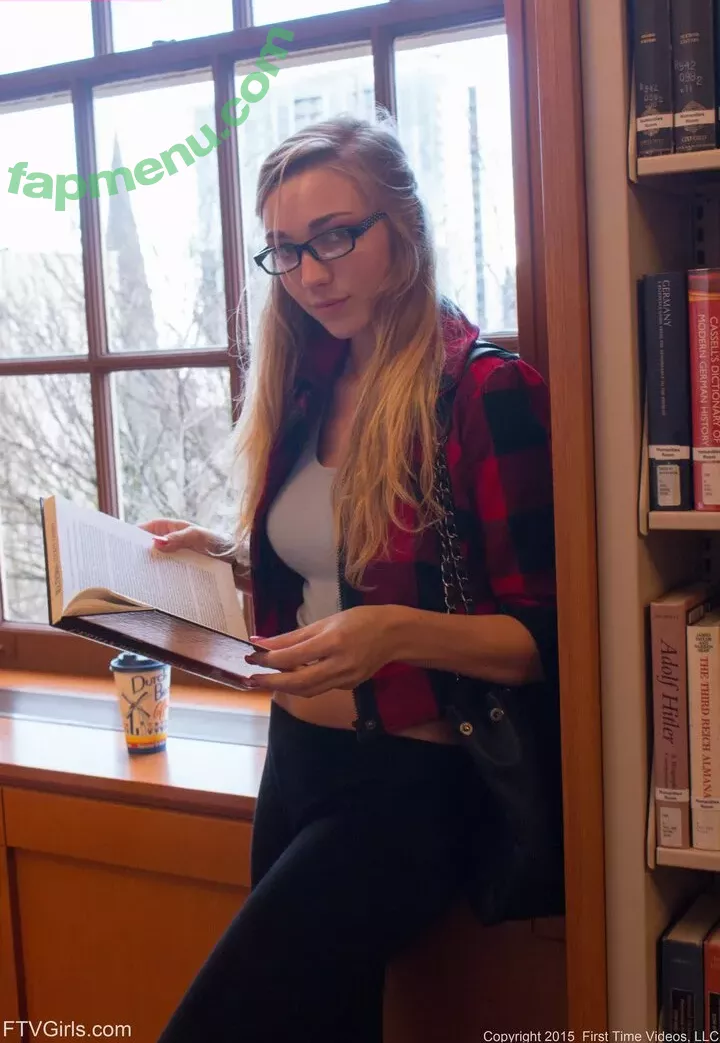 Kendra Sunderland nude photo #1051 (kslibrarygirl / therealkslibrarygirl)