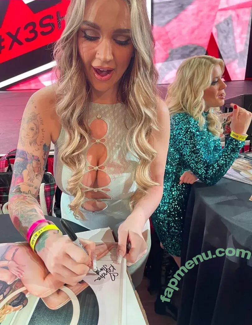 Kendra Sunderland nude photo #2141 (kslibrarygirl / therealkendrasunderland)