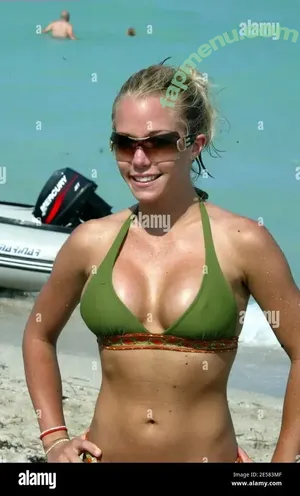 Kendra Wilkinson / KendraWilkinson nude photo #0262