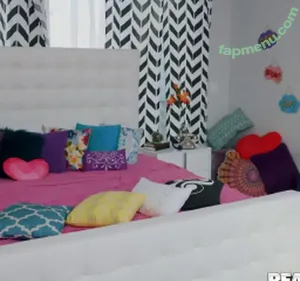 Kenzie Reeves / KenzieReevesxxx / itskenziereeves nude photo #0054