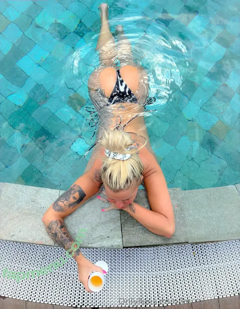 kerrykatona7 nude photo #0007 (kerrykatona7)