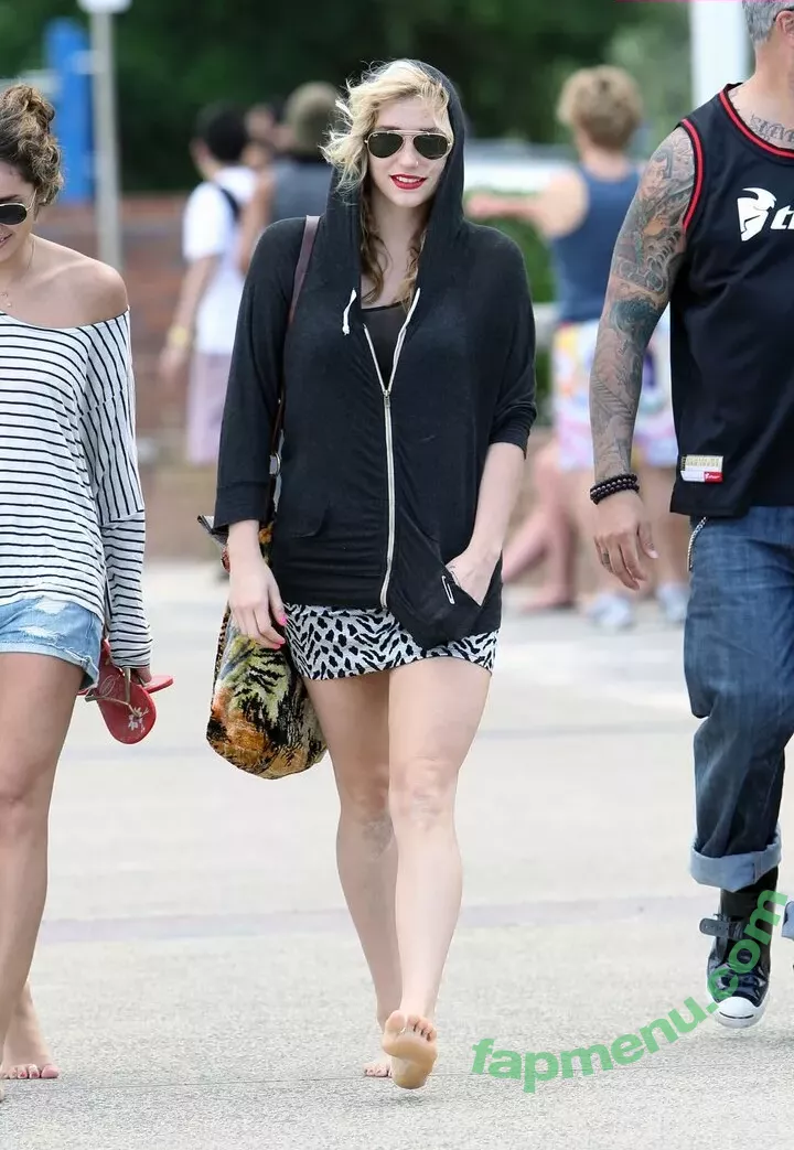 Kesha nude photo #0016 (KeshaRose / iiswhoiis / wildgirl16)