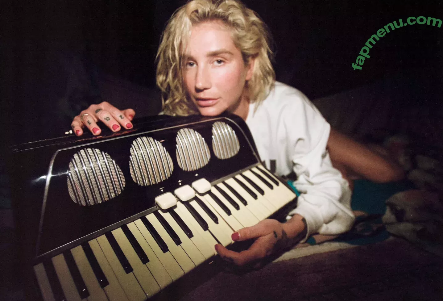 Kesha nude photo #0045 (KeshaRose / iiswhoiis / wildgirl16)