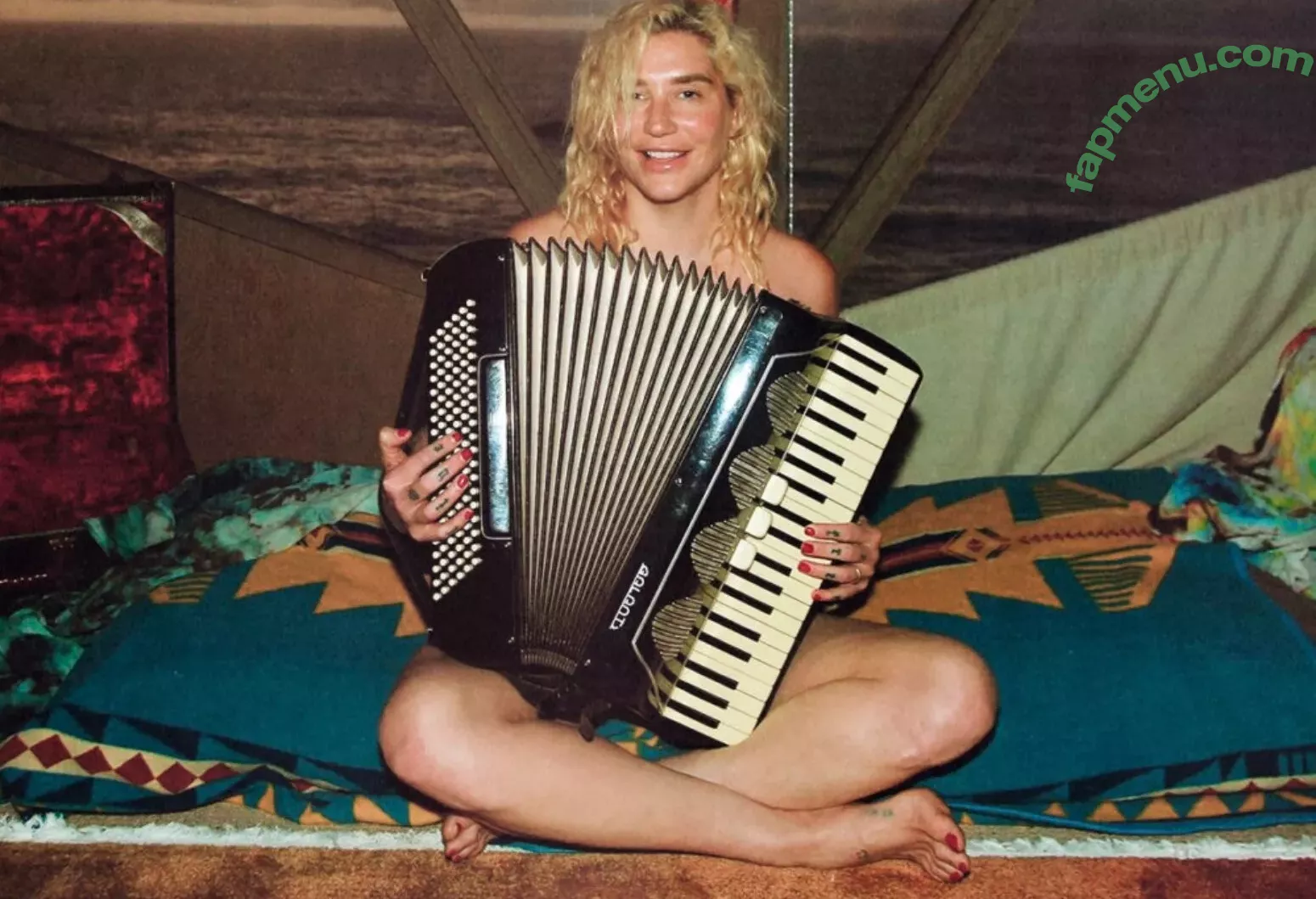 Kesha nude photo #0047 (KeshaRose / iiswhoiis / wildgirl16)