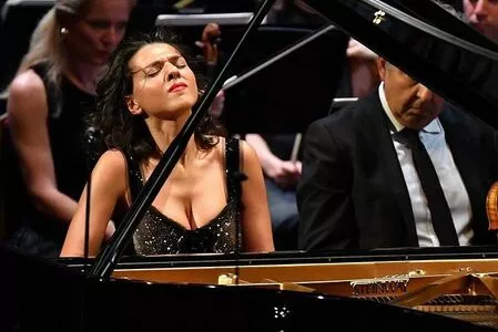 Khatia Buniatishvili / khatiabuniatishvili nude photo #0003