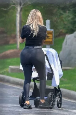 Khloe Kardashian / khloekardashian nude photo #0035