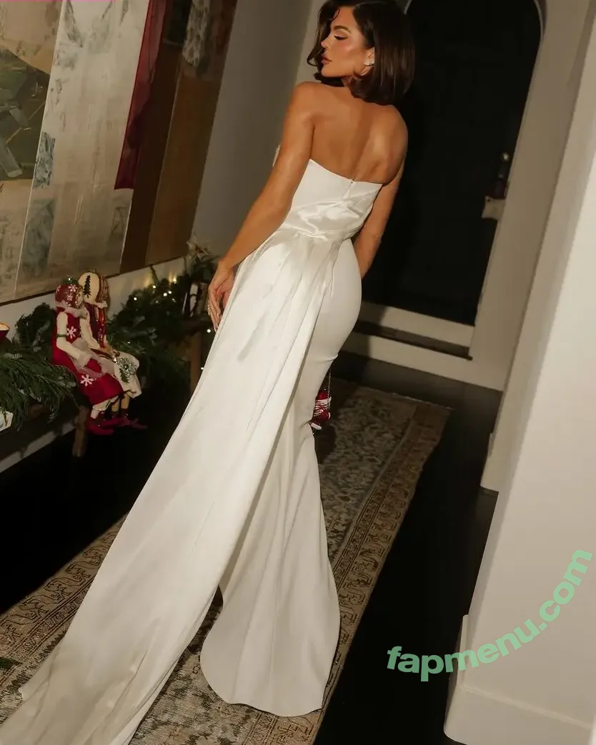 Khloe Kardashian nude photo #0928 (khloekardashian)