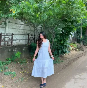 Khushi Tomar / __khushitomar / tomar_re nude photo #0020