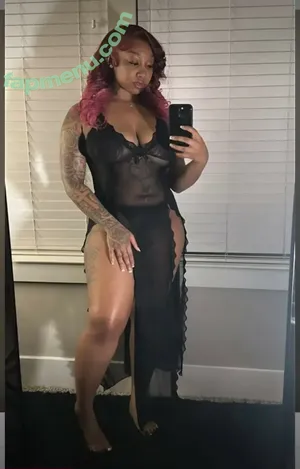 Kiajaamonae / milkingki nude photo #0001