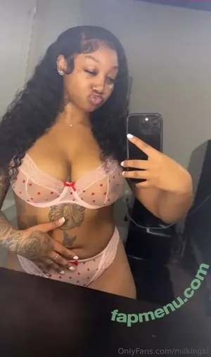 Kiajaamonae / milkingki nude photo #0002