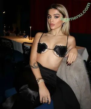  nude photo #0002