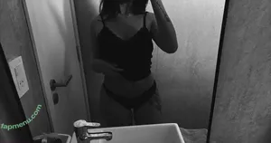  nude photo #0002