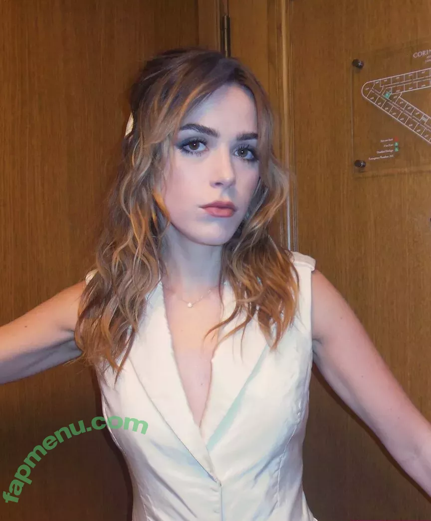 Kiernan Shipka nude photo #2721 (kiernanshipka)