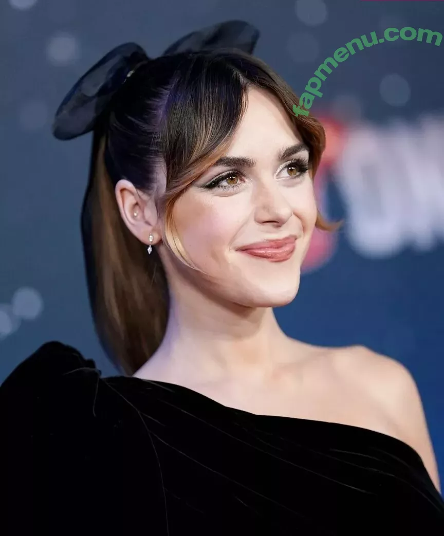 Kiernan Shipka nude photo #2754 (kiernanshipka)