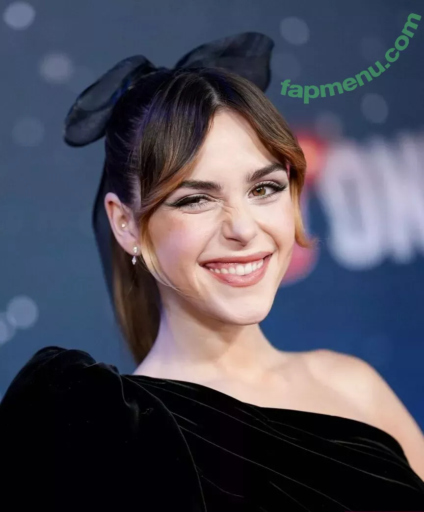 Kiernan Shipka nude photo #2755 (kiernanshipka)