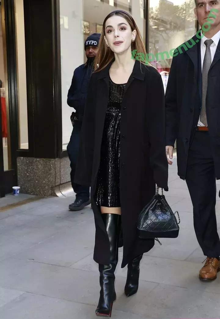 Kiernan Shipka nude photo #2767 (kiernanshipka)