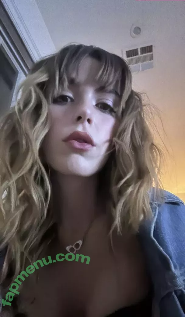 Kiernan Shipka nude photo #2787 (kiernanshipka)