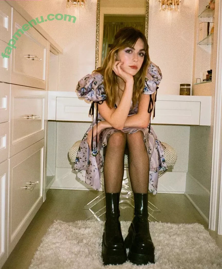 Kiernan Shipka nude photo #2827 (kiernanshipka)