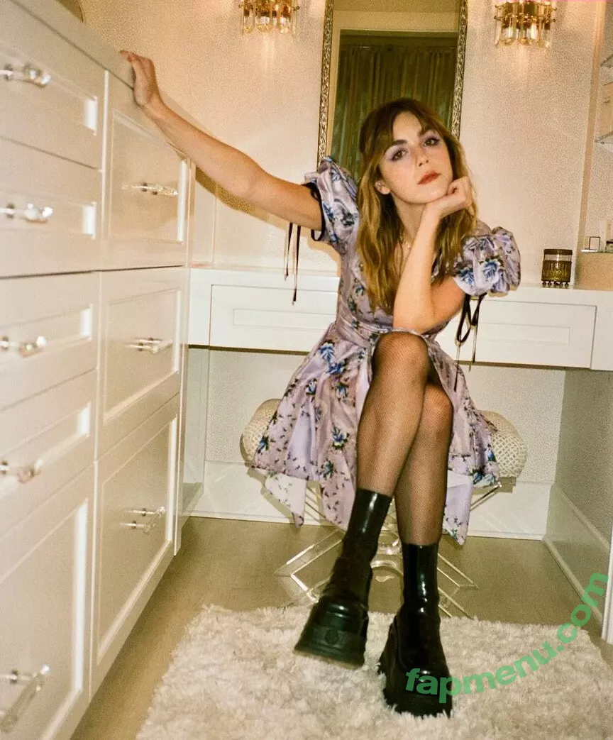 Kiernan Shipka nude photo #2828 (kiernanshipka)