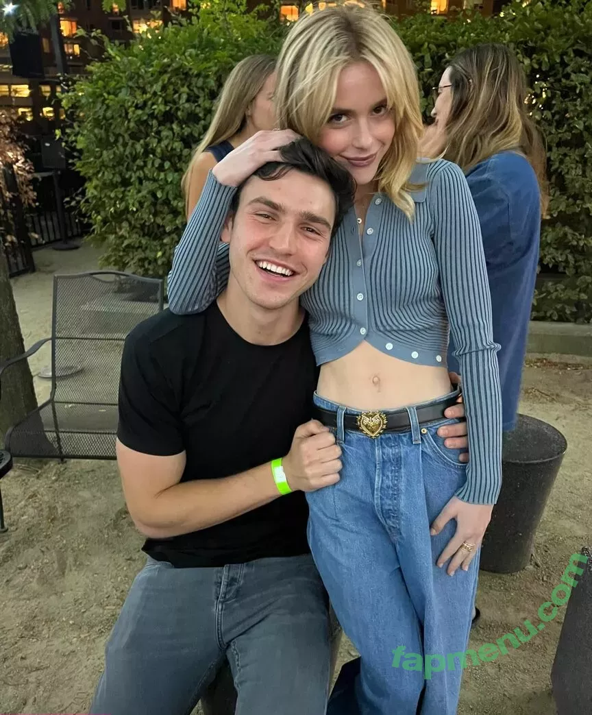 Kiernan Shipka nude photo #2833 (kiernanshipka)