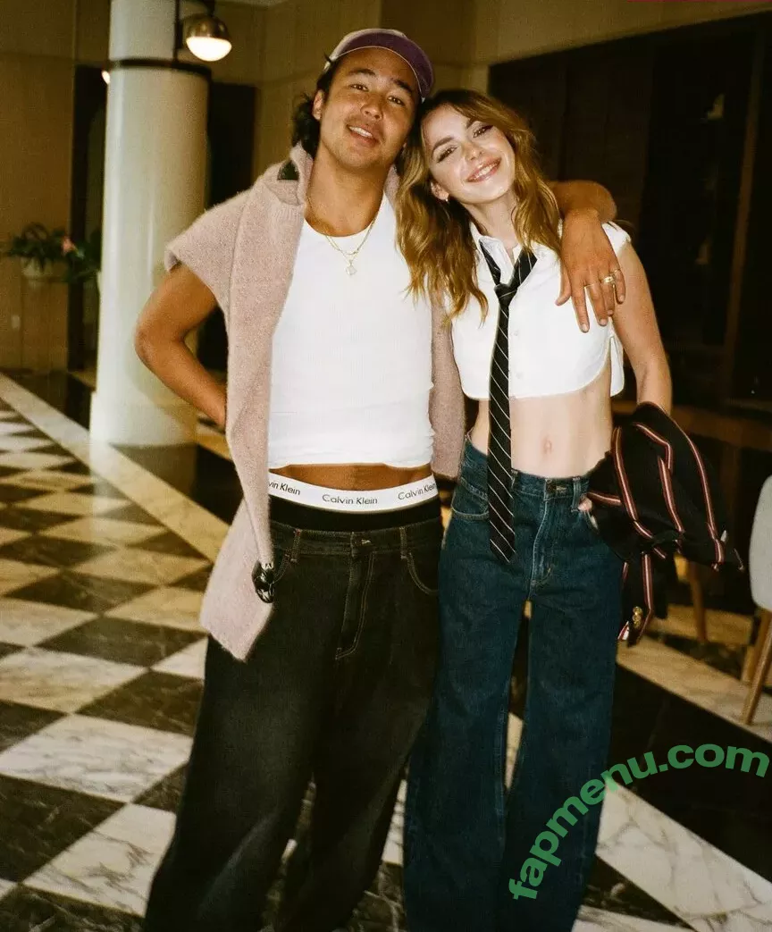 Kiernan Shipka nude photo #2834 (kiernanshipka)