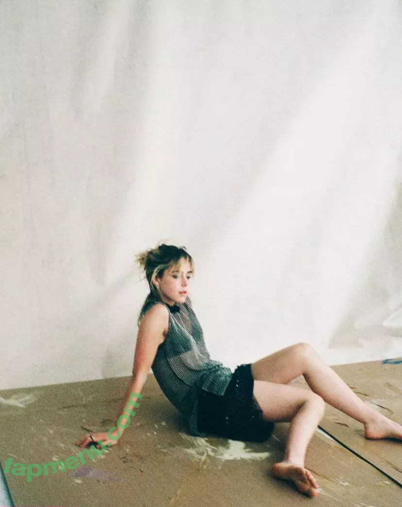 Kiernan Shipka nude photo #2862 (kiernanshipka)