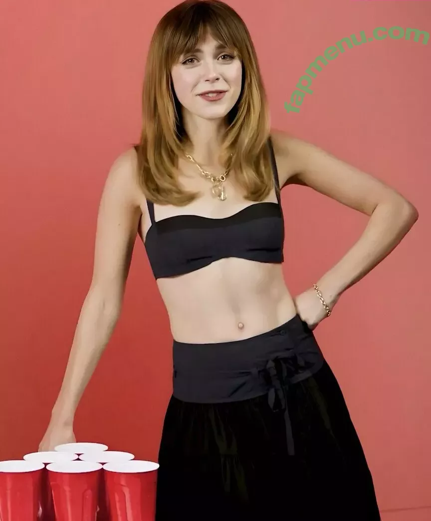 Kiernan Shipka nude photo #2878 (kiernanshipka)