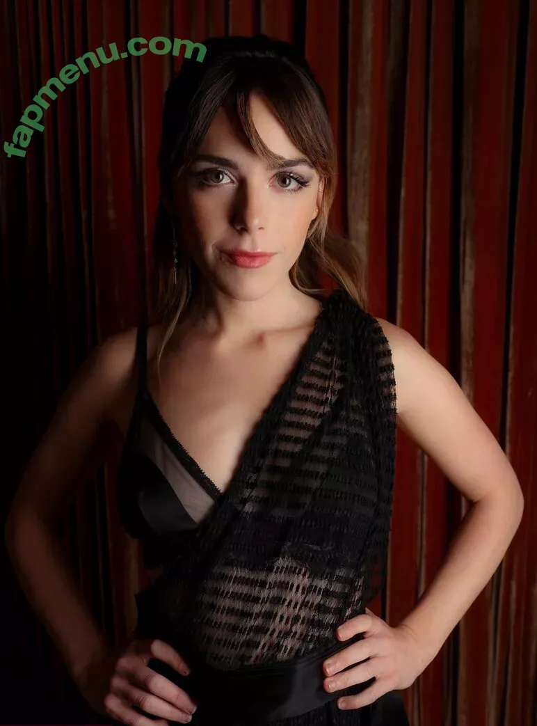 Kiernan Shipka nude photo #2893 (kiernanshipka)