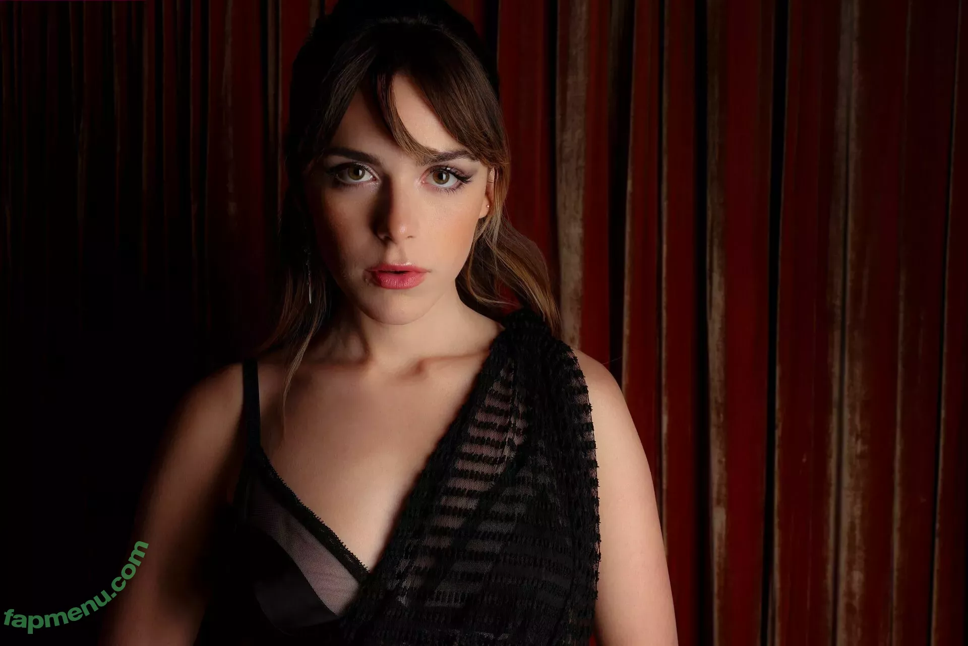 Kiernan Shipka nude photo #2900 (kiernanshipka)