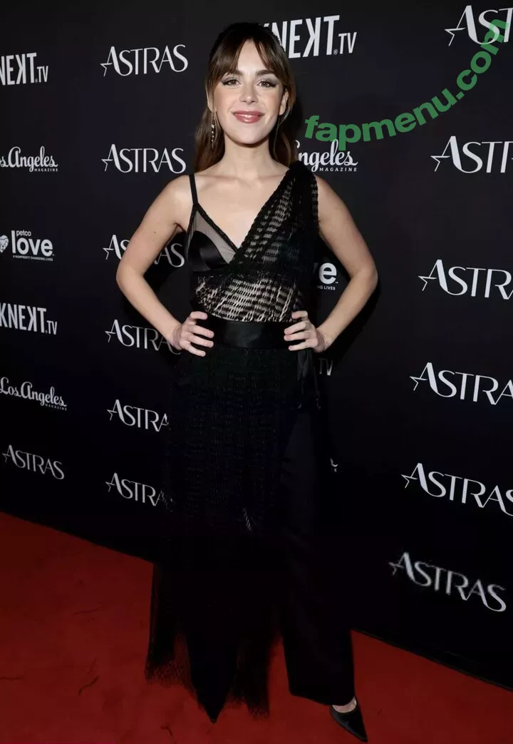 Kiernan Shipka nude photo #2907 (kiernanshipka)