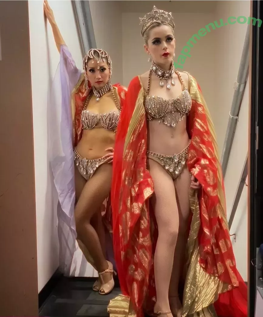 Kiernan Shipka nude photo #2919 (kiernanshipka)