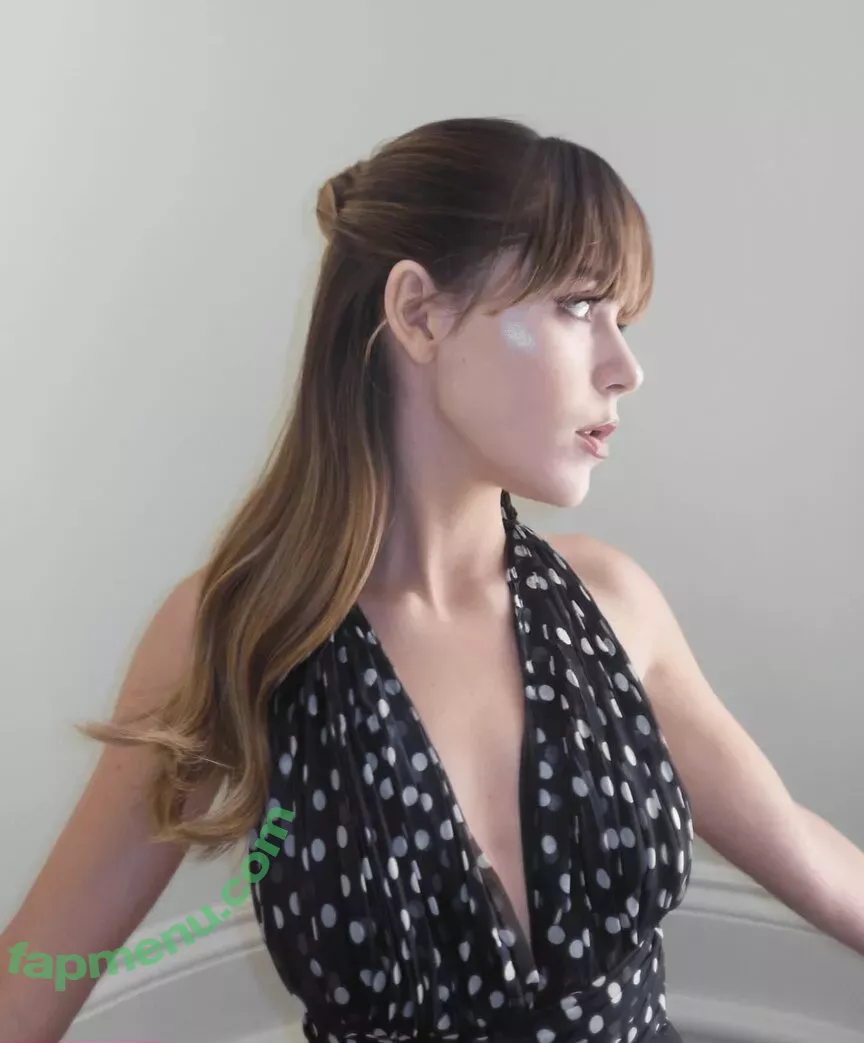 Kiernan Shipka nude photo #2926 (kiernanshipka)