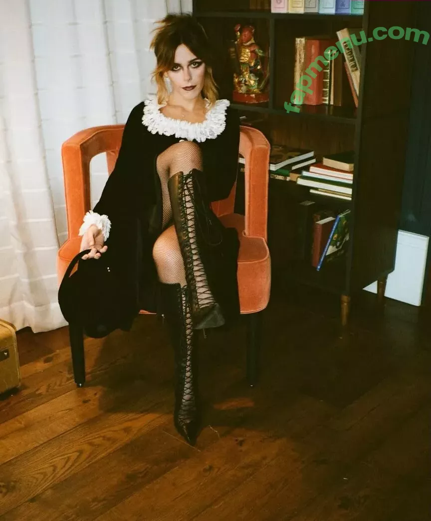 Kiernan Shipka nude photo #2929 (kiernanshipka)