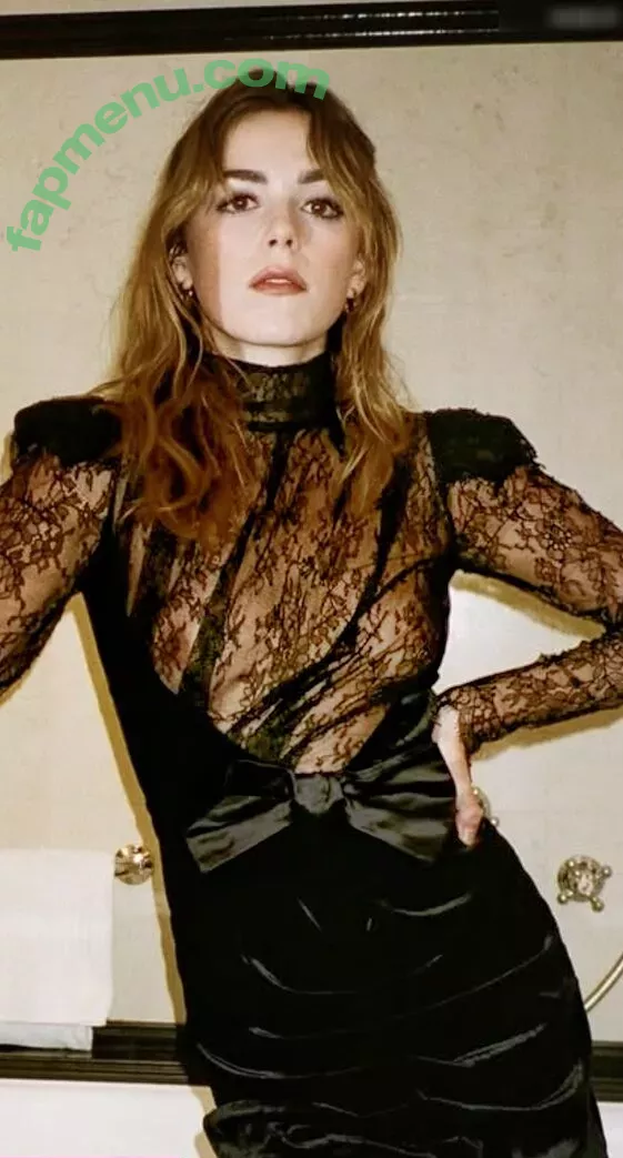 Kiernan Shipka nude photo #3020 (kiernanshipka)