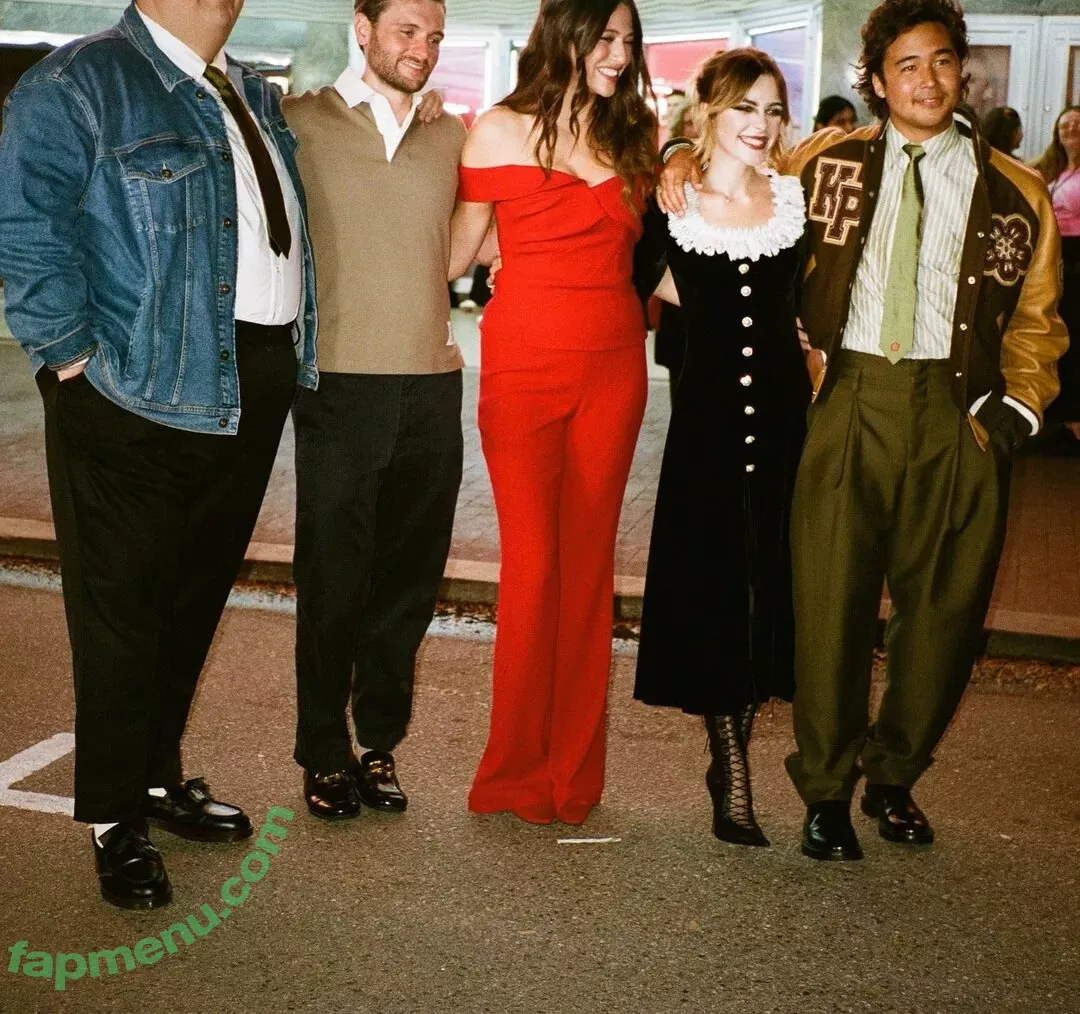 Kiernan Shipka nude photo #3054 (AdventuresSabrina / kiernanshipka)