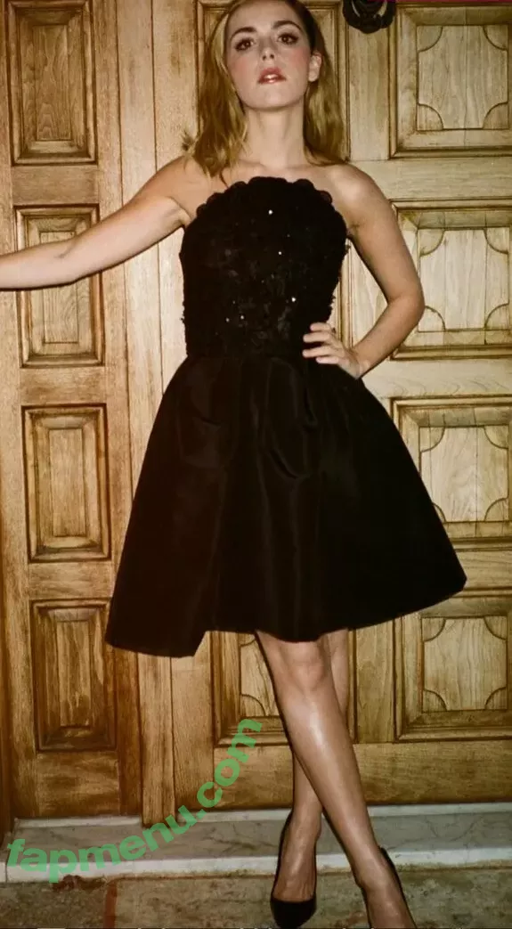 Kiernan Shipka nude photo #3061 (AdventuresSabrina / kiernanshipka)